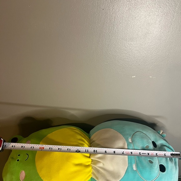 Squishmallows Wendy The Red Eye Frog & Hank The Hippo Plush, Flip-A-Mallow - Picture 3 of 3